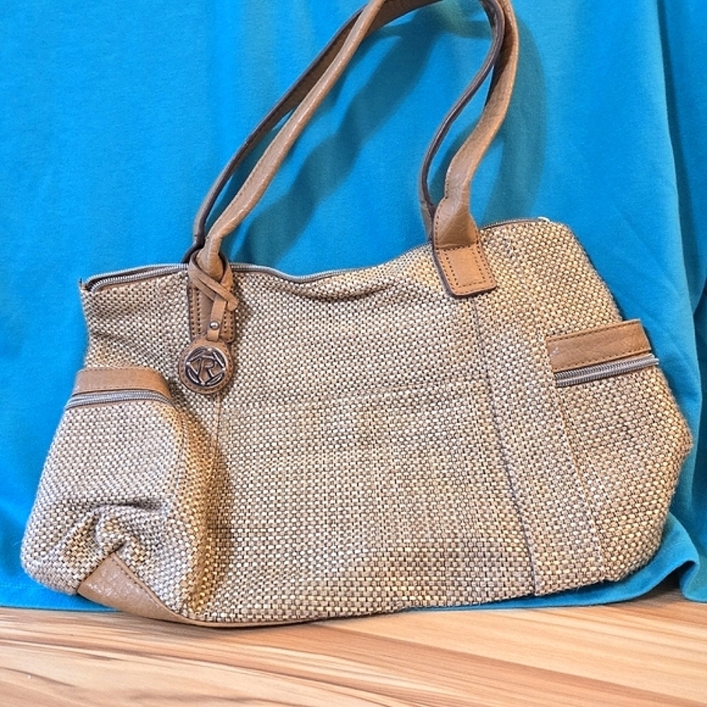 Relic Tan Woven Shoulder Bag Purse  Totebag Very Roomy Great Condition
